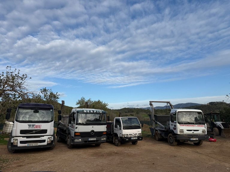 Flota de camiones y maquinaria de Contenedores Jiménez